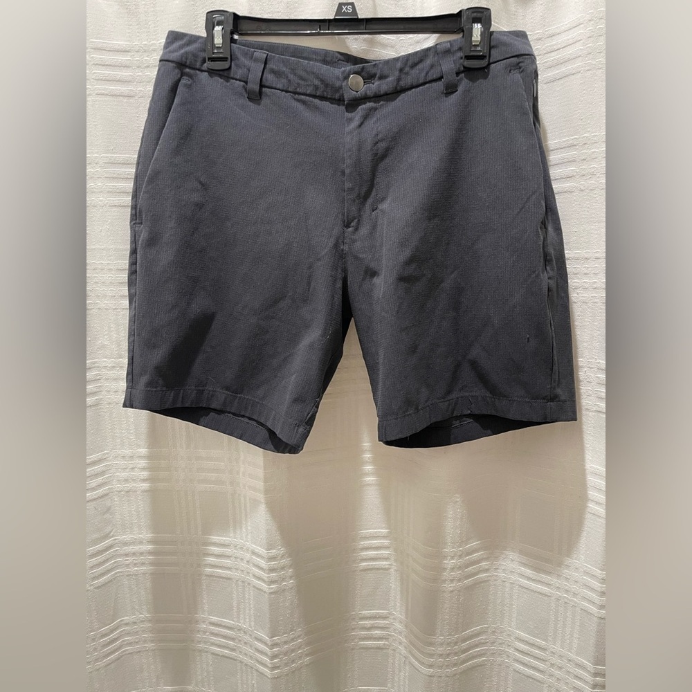 Lululemon men’s casual shorts charcoal gray size 32 workout shorts golf shorts